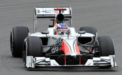 El piloto español Fernando Alonso (Ferrari) sigue demostrando que la evolución de su monoplaza va por buen camino y ha marcado este viernes el mejor registro en la primera sesión de entrenamientos libres del Gran Premio de Alemania, una vez más marcado de cerca por los Red Bull de Sebastian Vettel y Mark Webber.
