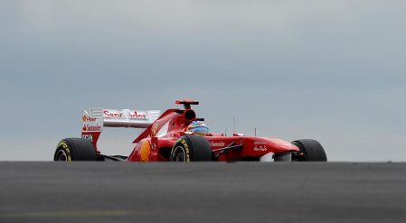 El piloto español Fernando Alonso (Ferrari) sigue demostrando que la evolución de su monoplaza va por buen camino y ha marcado este viernes el mejor registro en la primera sesión de entrenamientos libres del Gran Premio de Alemania, una vez más marcado de cerca por los Red Bull de Sebastian Vettel y Mark Webber.