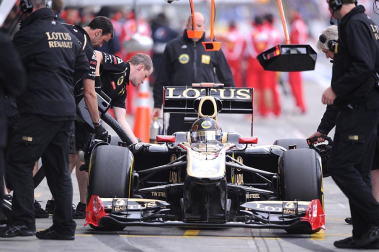 El piloto español Fernando Alonso (Ferrari) sigue demostrando que la evolución de su monoplaza va por buen camino y ha marcado este viernes el mejor registro en la primera sesión de entrenamientos libres del Gran Premio de Alemania, una vez más marcado de cerca por los Red Bull de Sebastian Vettel y Mark Webber.