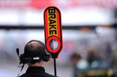 El piloto español Fernando Alonso (Ferrari) sigue demostrando que la evolución de su monoplaza va por buen camino y ha marcado este viernes el mejor registro en la primera sesión de entrenamientos libres del Gran Premio de Alemania, una vez más marcado de cerca por los Red Bull de Sebastian Vettel y Mark Webber.
