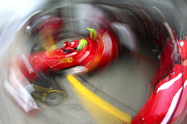 El piloto español Fernando Alonso (Ferrari) sigue demostrando que la evolución de su monoplaza va por buen camino y ha marcado este viernes el mejor registro en la primera sesión de entrenamientos libres del Gran Premio de Alemania, una vez más marcado de cerca por los Red Bull de Sebastian Vettel y Mark Webber.