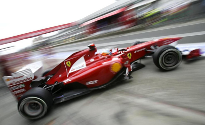 El piloto español Fernando Alonso (Ferrari) sigue demostrando que la evolución de su monoplaza va por buen camino y ha marcado este viernes el mejor registro en la primera sesión de entrenamientos libres del Gran Premio de Alemania, una vez más marcado de cerca por los Red Bull de Sebastian Vettel y Mark Webber.