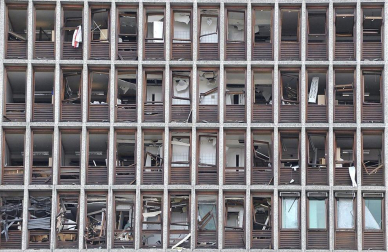 Tras alcanzar las 92 víctimas mortales en el doble atentado perpetrado en Oslo y en la isla de Utoya, Noruega ha dado paso a su jornada de luto por los fallecidos en el mayor ataque perpetrado en ese país. El principal sospechoso de la matanza ha declarado que actuó solo, mientras la policía mantiene operativos para investigar más sobre el presunto autor.