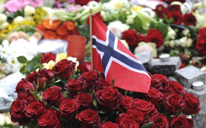 Imágenes del día después del doble atentado en Noruega contra el Gobierno, que se ha cobrado casi un centenar de víctimas mortales.