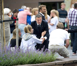 Imágenes del día después del doble atentado en Noruega contra el Gobierno, que se ha cobrado casi un centenar de víctimas mortales.