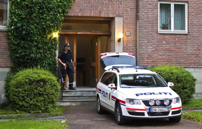 Imágenes del barrio gubernamental de Oslo, donde se desató una primera explosión, y de la isla Utoya, donde se celebraba un campamento juvenil del Partido Laborista y el principal sospechoso de la matanza protagonizó un tiroteo