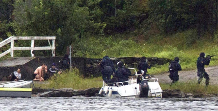 Imágenes del barrio gubernamental de Oslo, donde se desató una primera explosión, y de la isla Utoya, donde se celebraba un campamento juvenil del Partido Laborista y el principal sospechoso de la matanza protagonizó un tiroteo