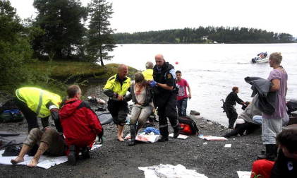 Imágenes del barrio gubernamental de Oslo, donde se desató una primera explosión, y de la isla Utoya, donde se celebraba un campamento juvenil del Partido Laborista y el principal sospechoso de la matanza protagonizó un tiroteo