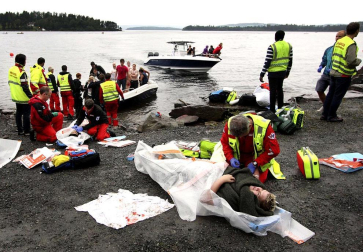 Imágenes del barrio gubernamental de Oslo, donde se desató una primera explosión, y de la isla Utoya, donde se celebraba un campamento juvenil del Partido Laborista y el principal sospechoso de la matanza protagonizó un tiroteo