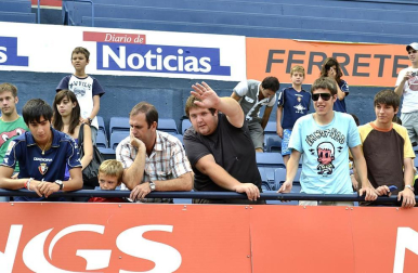El extremo belga de origen marfileño Roland Lamah, de 23 años, ha sido presentado oficialmente este martes como nuevo jugador de Osasuna para las tres próximas temporadas -con opción a una cuarta-. El traspaso se ha cerrado por un millón de euros y la cláusula del jugador pasará a ser de 7 millones.