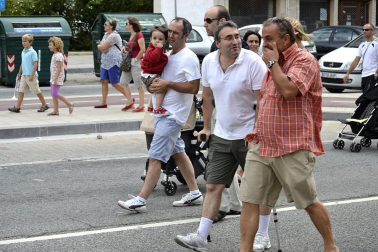 La comparsa de Gigantes y Cabezudos ha amenizado este domingo por la mañana las calles de Berriozar