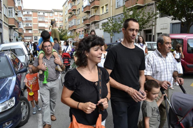 La comparsa de Gigantes y Cabezudos ha amenizado este domingo por la mañana las calles de Berriozar