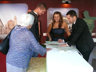 Con motivo de la conmemoración del octavo centenario de la Batalla de las Navas de Tolosa, una exposición promocional de Jaén se ha trasladado a la capital Navarra bajo el lema "Unidas por la Historia".