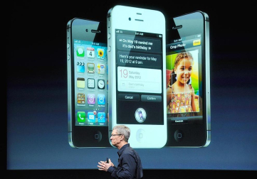 Imágenes de la presentación del último modelo del iPhone 4, de la marca Apple, este martes 4 de octubre.