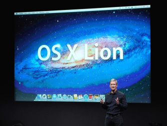 Imágenes de la presentación del último modelo del iPhone 4, de la marca Apple, este martes 4 de octubre.