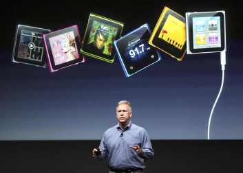 Imágenes de la presentación del último modelo del iPhone 4, de la marca Apple, este martes 4 de octubre.