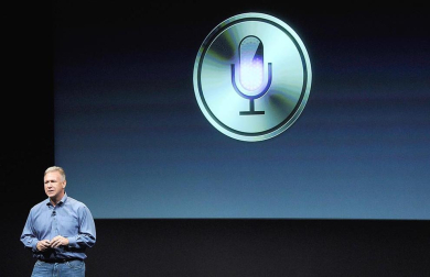 Imágenes de la presentación del último modelo del iPhone 4, de la marca Apple, este martes 4 de octubre.