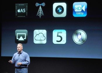 Imágenes de la presentación del último modelo del iPhone 4, de la marca Apple, este martes 4 de octubre.