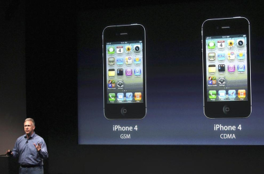 Imágenes de la presentación del último modelo del iPhone 4, de la marca Apple, este martes 4 de octubre.