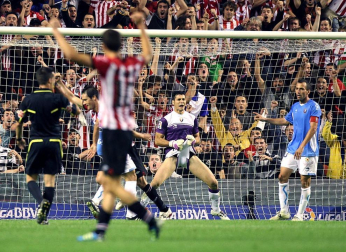 Imágenes del Athletic-Osasuna disputado en San Mamés y correspondiente a la octava jornada de Liga que ha terminado con el resultado de 3-0.