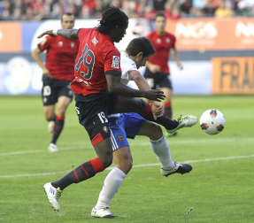 Imágenes del partido entre Osasuna y el Zaragoza, en el que los rojillos se impusieron 3-0 durante la novena jornada del Fútbol de Primera División.