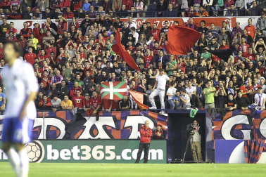 Imágenes del partido entre Osasuna y el Zaragoza, en el que los rojillos se impusieron 3-0 durante la novena jornada del Fútbol de Primera División.