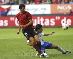 Imágenes del partido entre Osasuna y el Zaragoza, en el que los rojillos se impusieron 3-0 durante la novena jornada del Fútbol de Primera División.