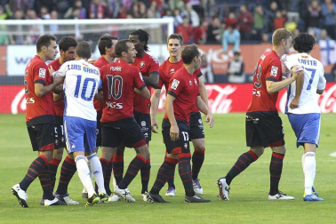 Imágenes del partido entre Osasuna y el Zaragoza, en el que los rojillos se impusieron 3-0 durante la novena jornada del Fútbol de Primera División.