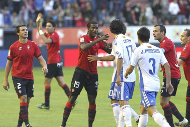 Imágenes del partido entre Osasuna y el Zaragoza, en el que los rojillos se impusieron 3-0 durante la novena jornada del Fútbol de Primera División.