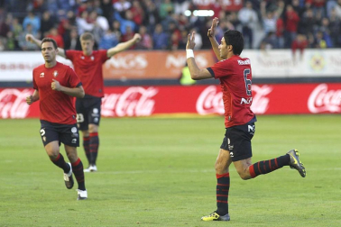 Imágenes del partido entre Osasuna y el Zaragoza, en el que los rojillos se impusieron 3-0 durante la novena jornada del Fútbol de Primera División.