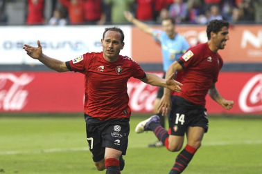 Imágenes del partido entre Osasuna y el Zaragoza, en el que los rojillos se impusieron 3-0 durante la novena jornada del Fútbol de Primera División.