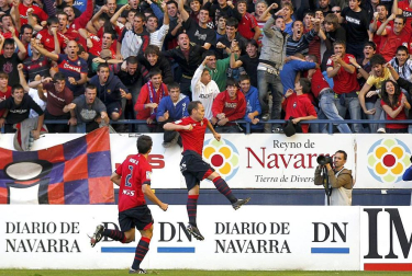 Imágenes del partido entre Osasuna y el Zaragoza, en el que los rojillos se impusieron 3-0 durante la novena jornada del Fútbol de Primera División.