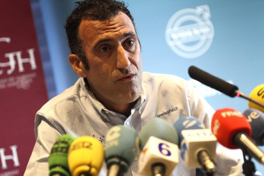 El ciclista navarro José Vicente "Chente" García Acosta anuncia su retirada del ciclismo profesional en una rueda de prensa en el Hotel Castillo de Gorráiz.