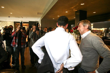 El ciclista navarro José Vicente "Chente" García Acosta anuncia su retirada del ciclismo profesional en una rueda de prensa en el Hotel Castillo de Gorráiz.