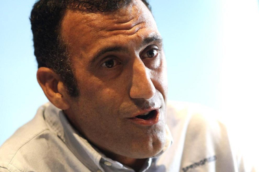 El ciclista navarro José Vicente "Chente" García Acosta anuncia su retirada del ciclismo profesional en una rueda de prensa en el Hotel Castillo de Gorráiz.