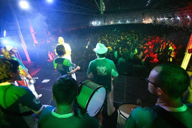 Imágenes de la celebración de la Carpa Universitaria durante la noche del viernes 4 de noviembre de 2011.