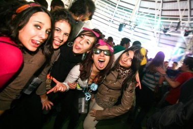 Imágenes de la celebración de la Carpa Universitaria durante la noche del viernes 4 de noviembre de 2011.
