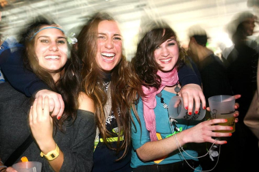 Imágenes de la celebración de la Carpa Universitaria durante la noche del viernes 4 de noviembre de 2011.