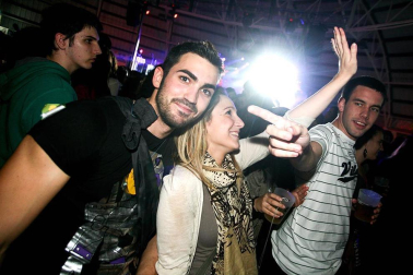 Imágenes de la celebración de la Carpa Universitaria durante la noche del viernes 4 de noviembre de 2011.