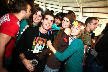Imágenes de la celebración de la Carpa Universitaria durante la noche del viernes 4 de noviembre de 2011.
