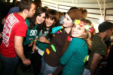 Imágenes de la celebración de la Carpa Universitaria durante la noche del viernes 4 de noviembre de 2011.