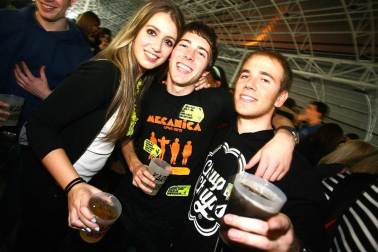 Imágenes de la celebración de la Carpa Universitaria durante la noche del viernes 4 de noviembre de 2011.