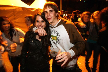 Imágenes de la celebración de la Carpa Universitaria durante la noche del viernes 4 de noviembre de 2011.