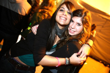 Imágenes de la celebración de la Carpa Universitaria durante la noche del viernes 4 de noviembre de 2011.