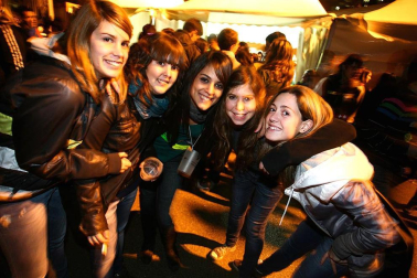 Imágenes de la celebración de la Carpa Universitaria durante la noche del viernes 4 de noviembre de 2011.