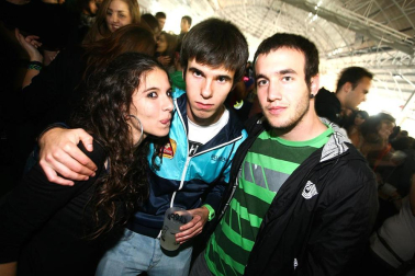 Imágenes de la celebración de la Carpa Universitaria durante la noche del viernes 4 de noviembre de 2011.
