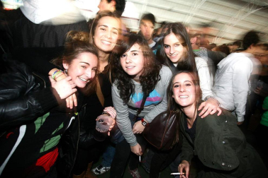 Imágenes de la celebración de la Carpa Universitaria durante la noche del viernes 4 de noviembre de 2011.