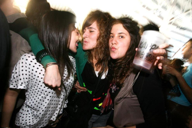 Imágenes de la celebración de la Carpa Universitaria durante la noche del viernes 4 de noviembre de 2011.
