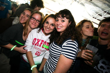 Imágenes de la celebración de la Carpa Universitaria durante la noche del viernes 4 de noviembre de 2011.