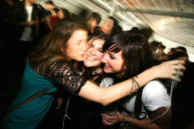 Imágenes de la celebración de la Carpa Universitaria durante la noche del viernes 4 de noviembre de 2011.